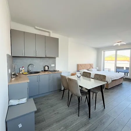 Apartment Domovik валенберга 3а3 *